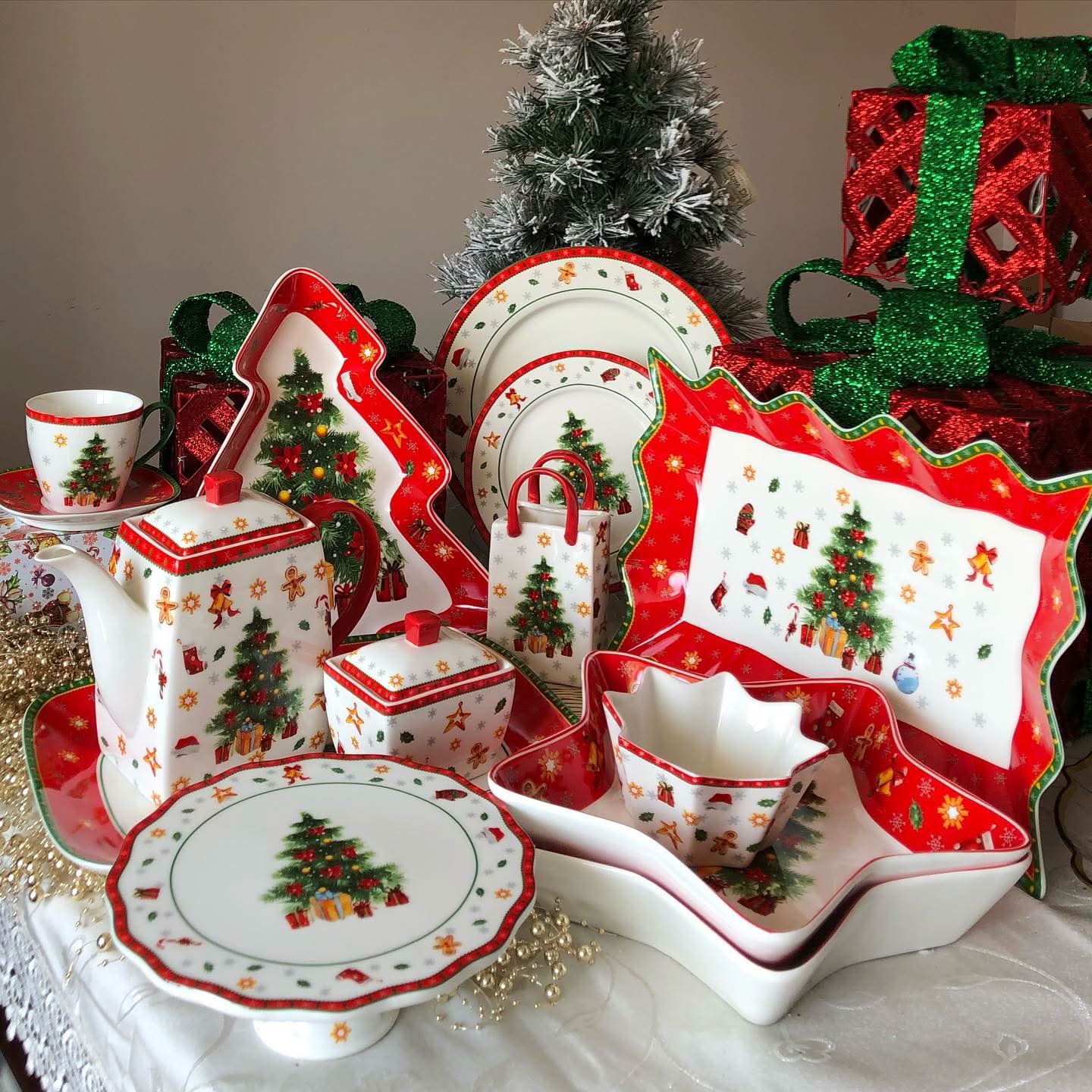 27-Piece Premium Christmas Dinnerware Set