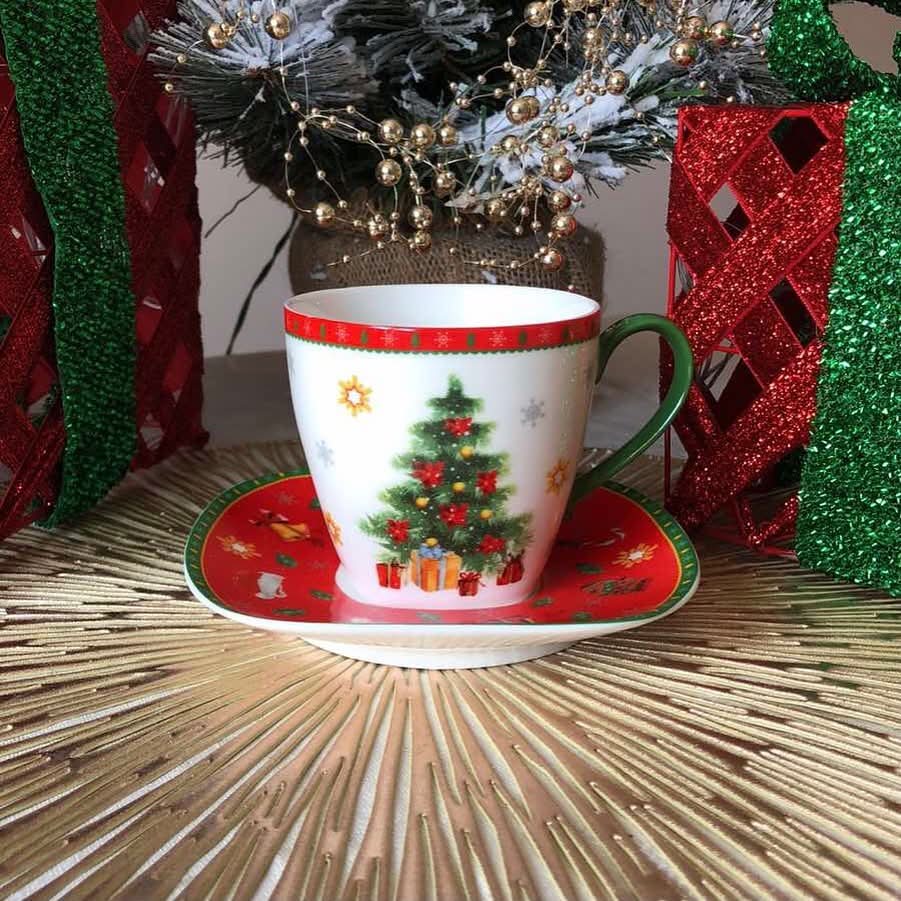 27-Piece Premium Christmas Dinnerware Set