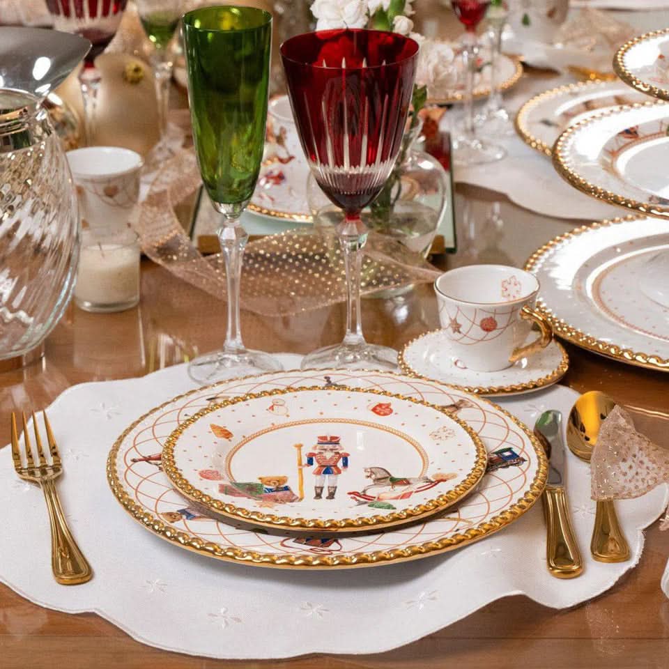 Christmas-Themed Ceramic Dessert Plates – 6 Pieces