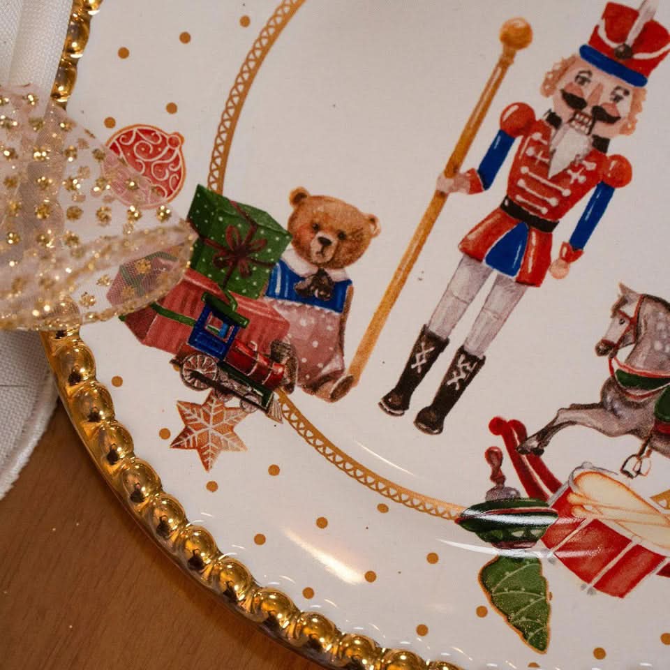 Christmas-Themed Ceramic Dessert Plates – 6 Pieces