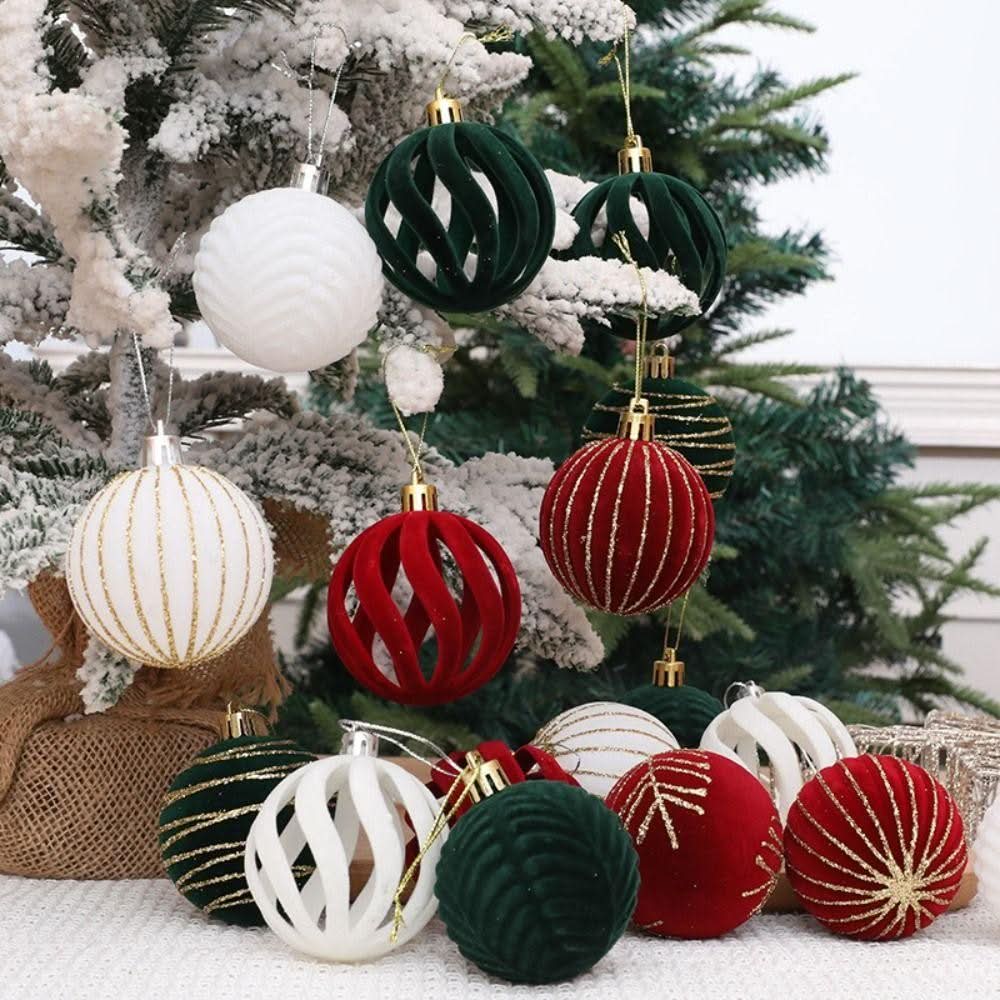 Christmas Tree Velvet Baubles Set – 6 Pieces (6 cm)